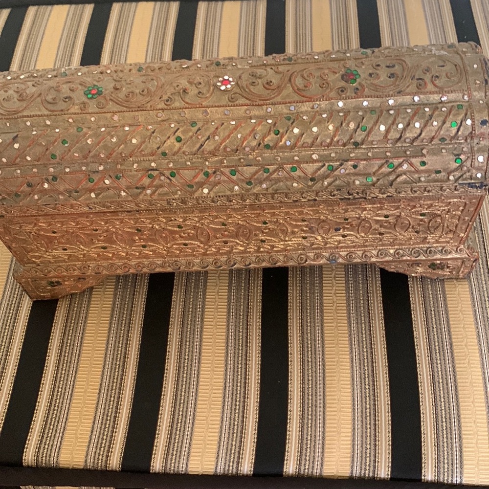 Gold storage chest